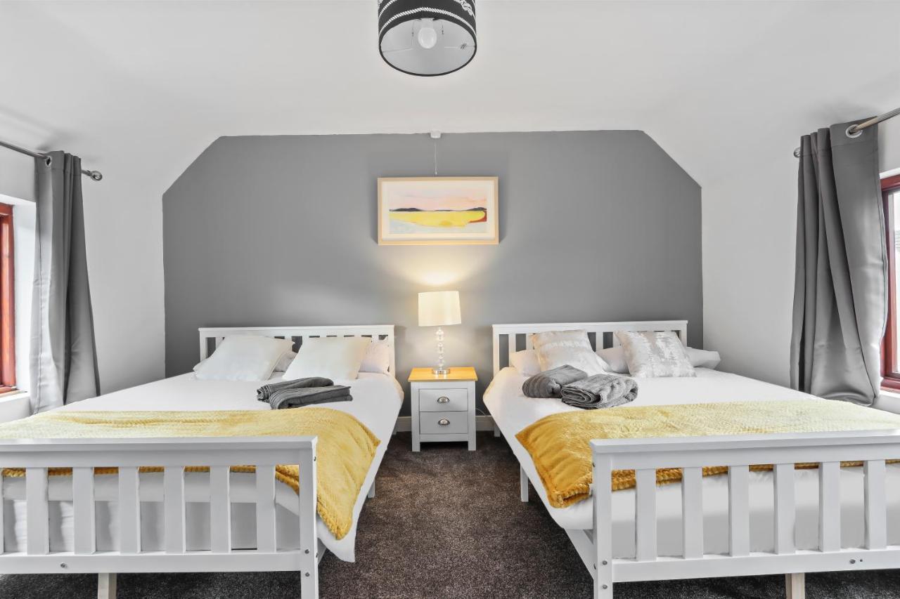 3 Bedroom Beautiful Home In The Heart Of Huntingdon, Bury Bury  Zewnętrze zdjęcie