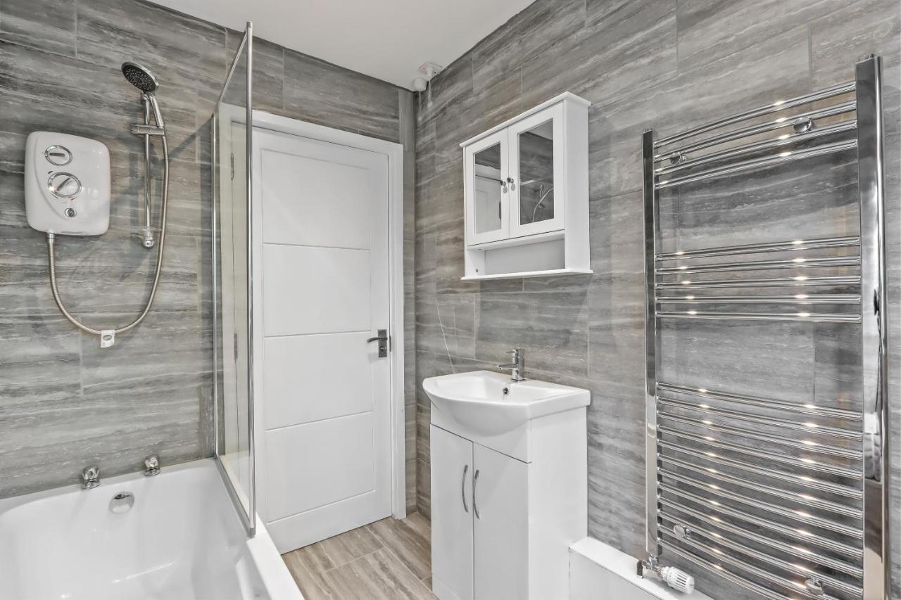 3 Bedroom Beautiful Home In The Heart Of Huntingdon, Bury Bury  Zewnętrze zdjęcie